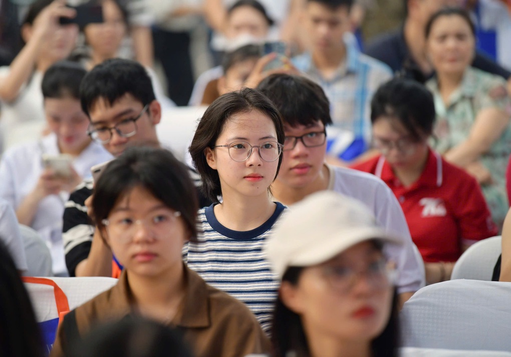 Bộ GDĐT công bố phổ điểm và quy đổi điểm một số tổ hợp - 9