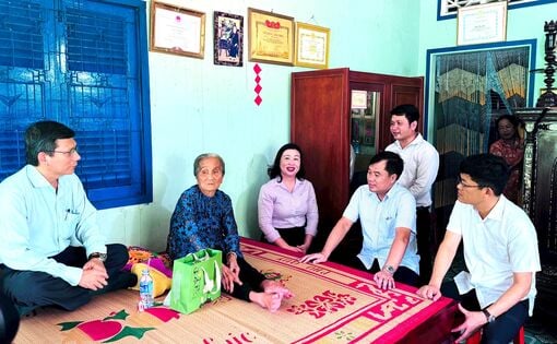 Văn phòng Quốc hội thăm, tặng quà cho Bà mẹ Việt Nam Anh hùng tại tỉnh Tây Ninh