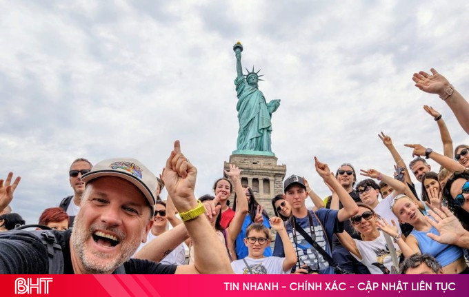 Tourists coming to the US must pay an additional $250