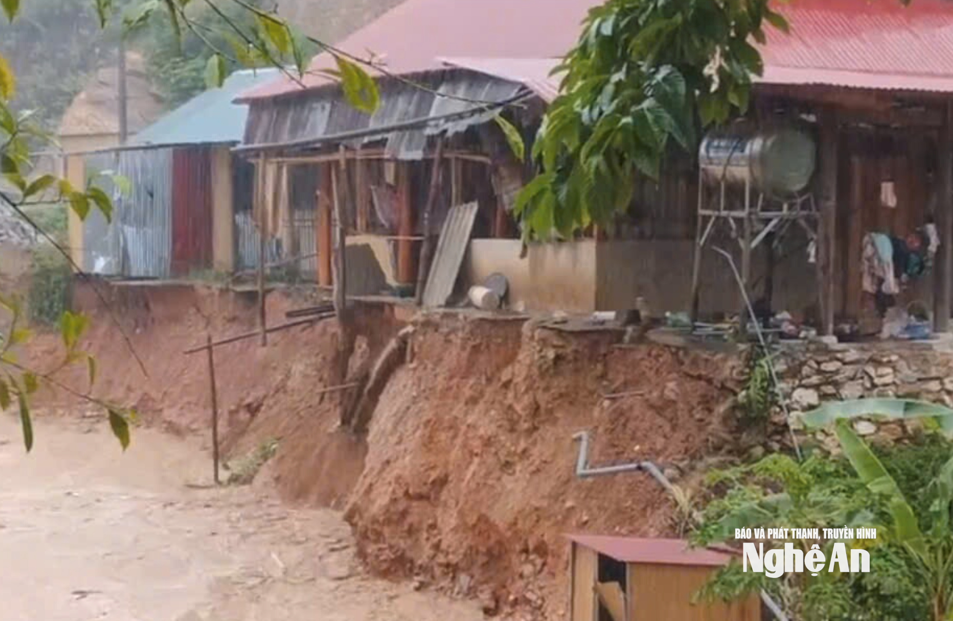 Xã biên giới Nhôn Mai (tỉnh Nghệ An) xảy ra trận lũ quét gây sạt lở nghiêm trọng. Ảnh: Báo và phát thanh, truyền hình Nghệ An
