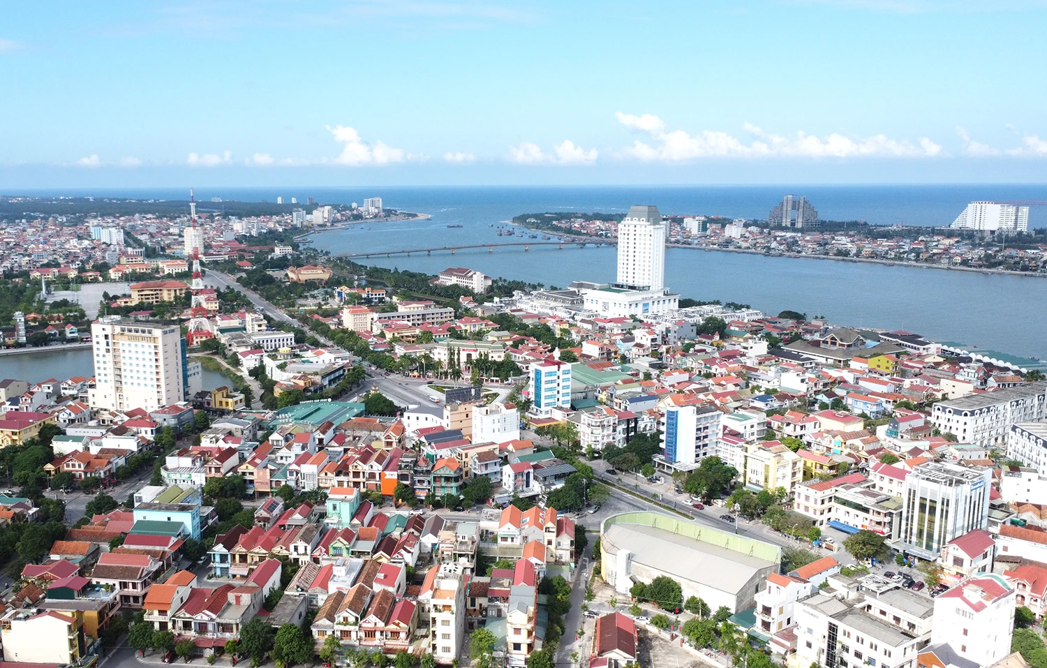 Nâng cao hiệu quả hoạt động bộ máy chính quyền địa phương 2 cấp ở Quảng Trị