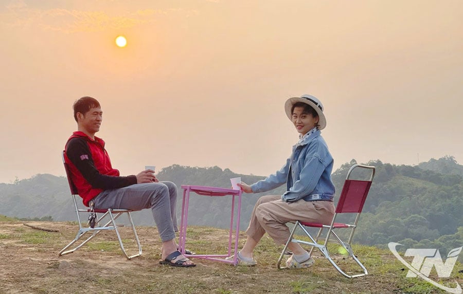 Hoàng hôn trên thảo nguyên Sam Chiêm.