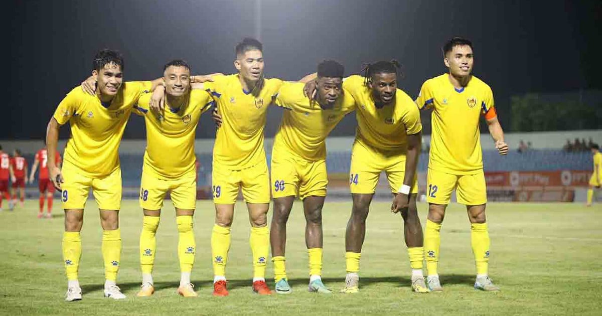 V-League ភ្ញាក់ផ្អើលចំពោះការរំលាយក្រុម Quang Nam ដោយរង់ចាំការសម្រេចចិត្តរបស់ VFF ដោយអន្ទះសារ