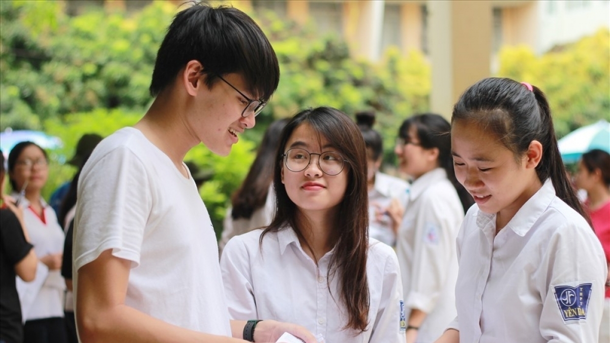 More universities announce admission floor scores for 2025