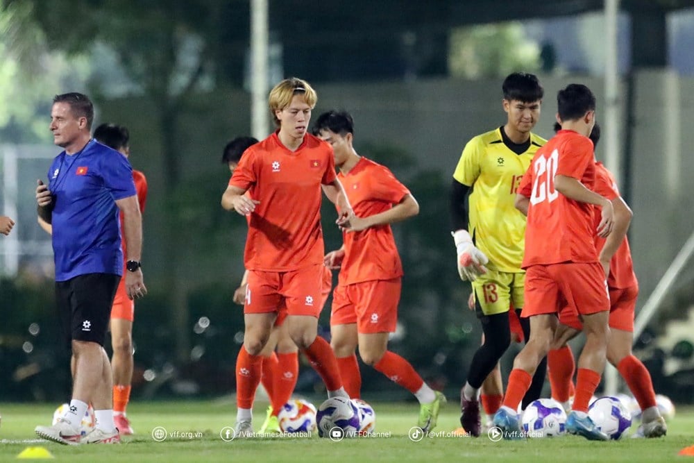 U23 Việt Nam trở lại tập luyện, chuẩn bị cho trận bán kết giải U23 Đông Nam Á - ảnh 1
