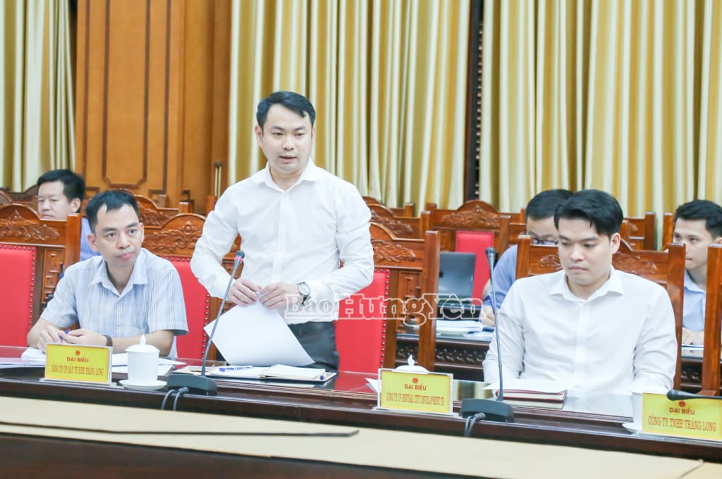 Nhà đầu tư dự án nhà ở xã hội phường Vũ Phúc phát biểu tại cuộc họp.