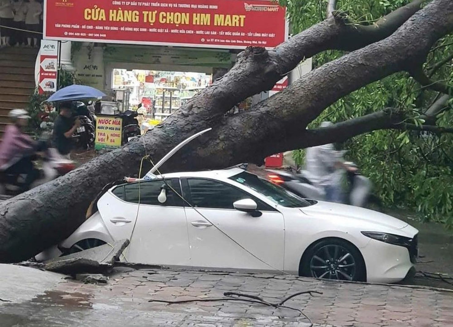 Bảo hiểm ô tô hư hỏng do bão lũ được bồi thường thế nào?