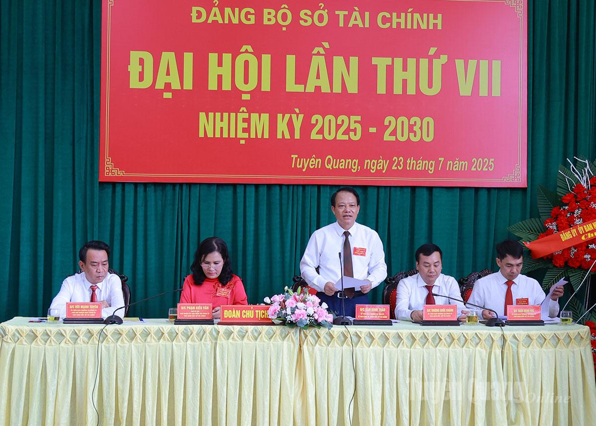 Đoàn Chủ tịch điều hành Đại hội.