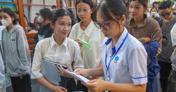 Announcing the floor score of Ho Chi Minh City University of Industry and Trade in 2025