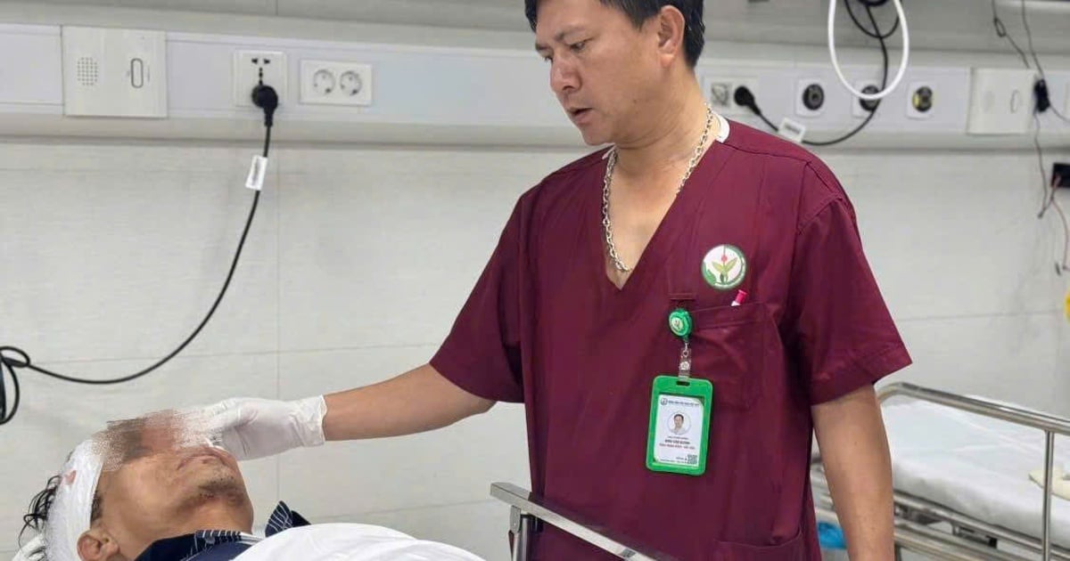 Xe bán tải gây tai nạn liên hoàn: Đang đi bộ thì ô tô lao tới