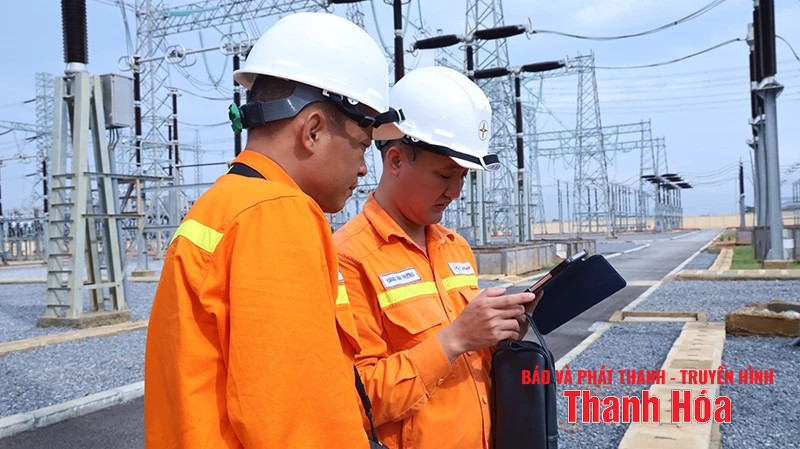 Chuyển đổi số “giữ tải” lưới điện mùa cao điểm