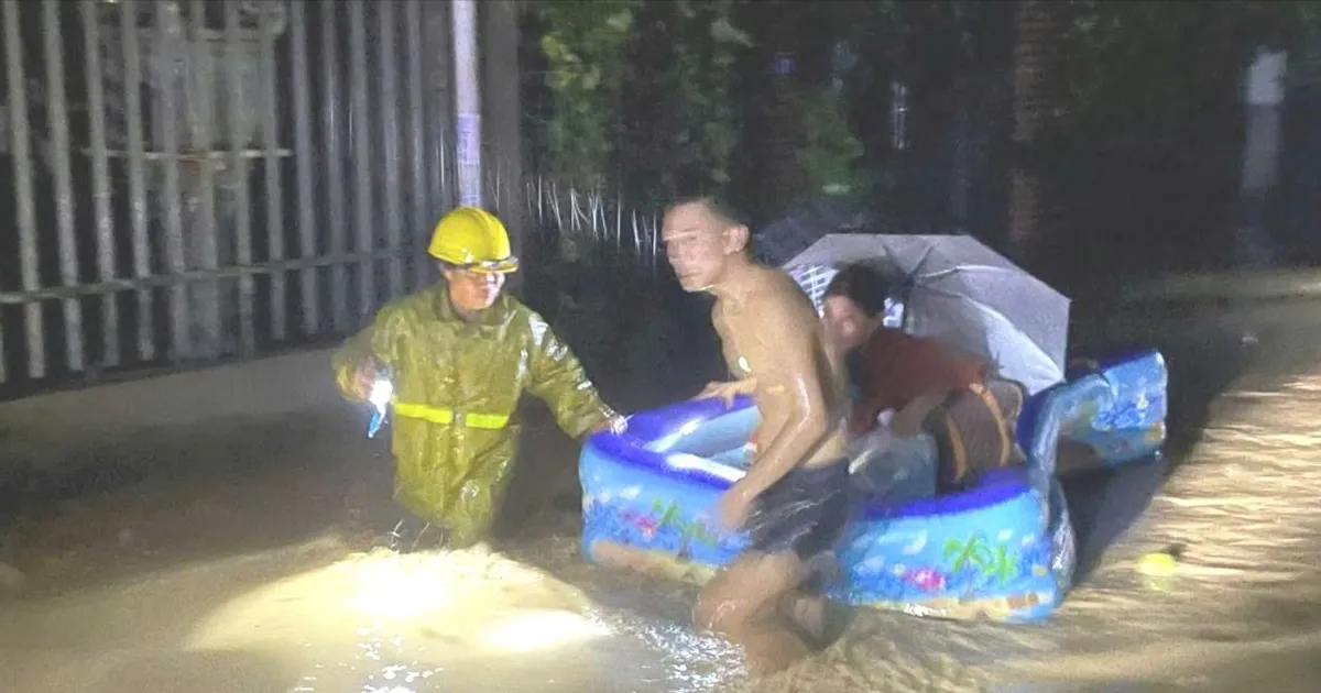 Người dân miền núi ở Nghệ An trắng đêm chạy lũ