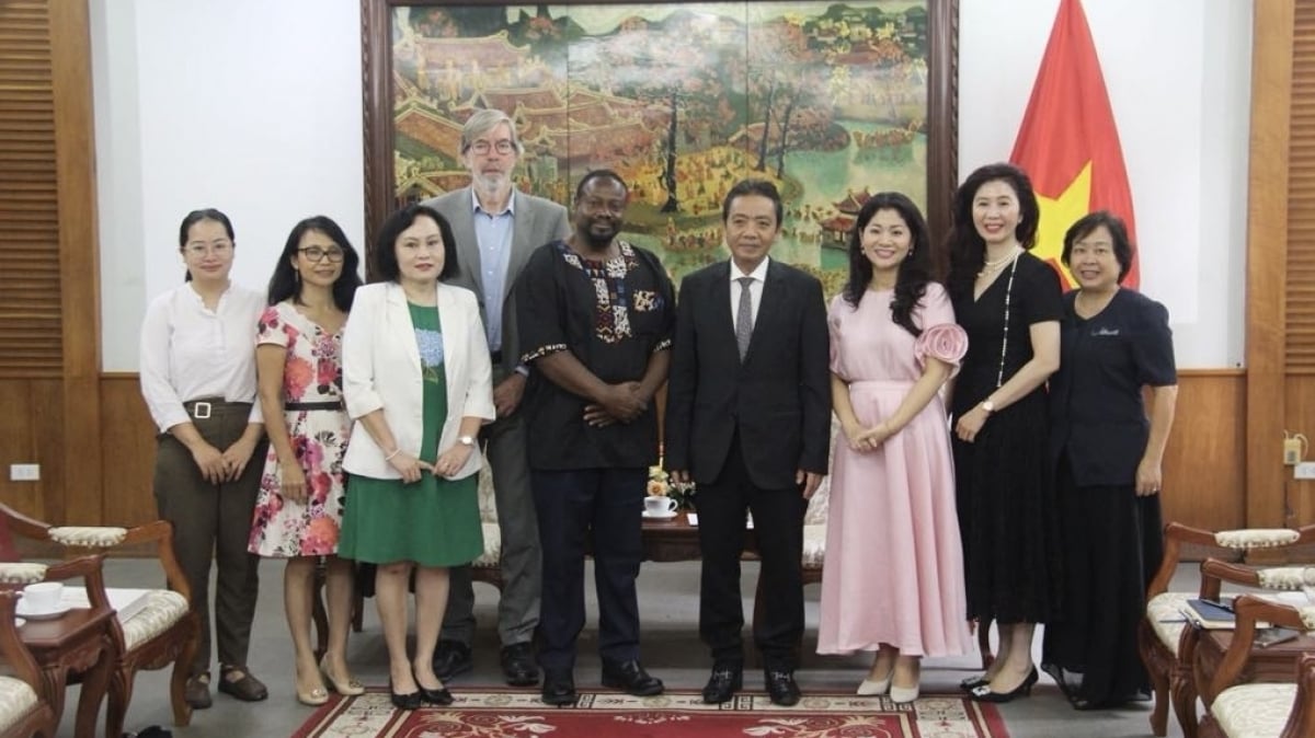 ยูเนสโกพร้อมที่จะสนับสนุนเวียดนามในการอนุรักษ์และส่งเสริมคุณค่าของมรดกสารคดี