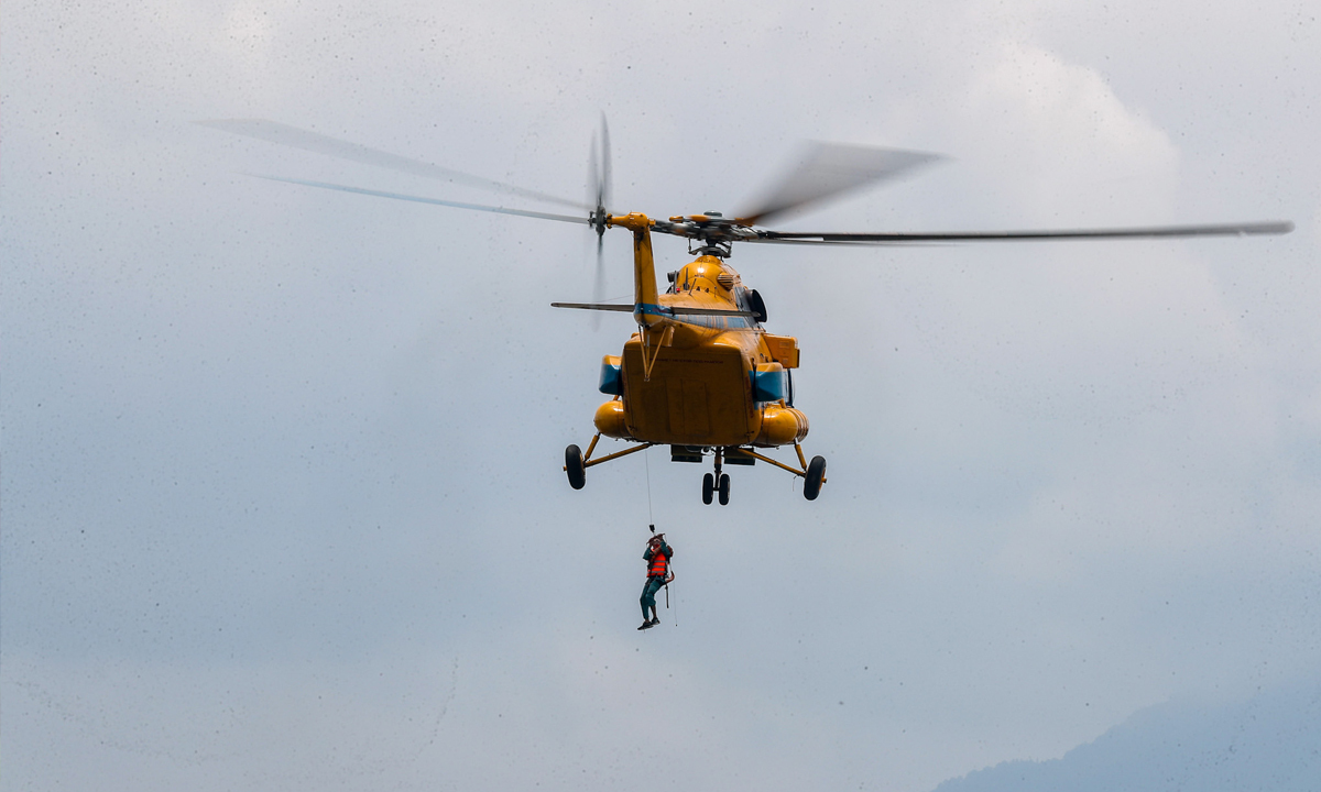 El Ejército está listo para realizar misiones de búsqueda y rescate para responder a las inundaciones en Nghe An