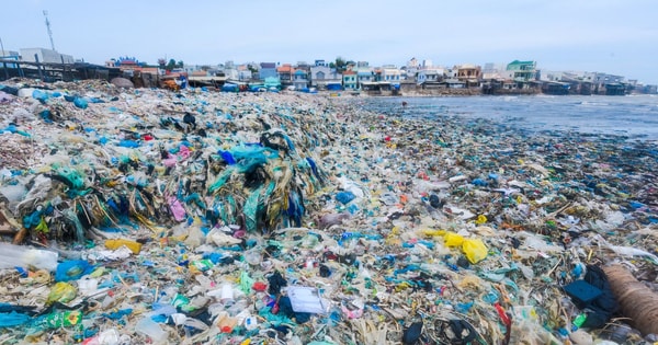 Hanoi takes drastic action for a future without plastic waste