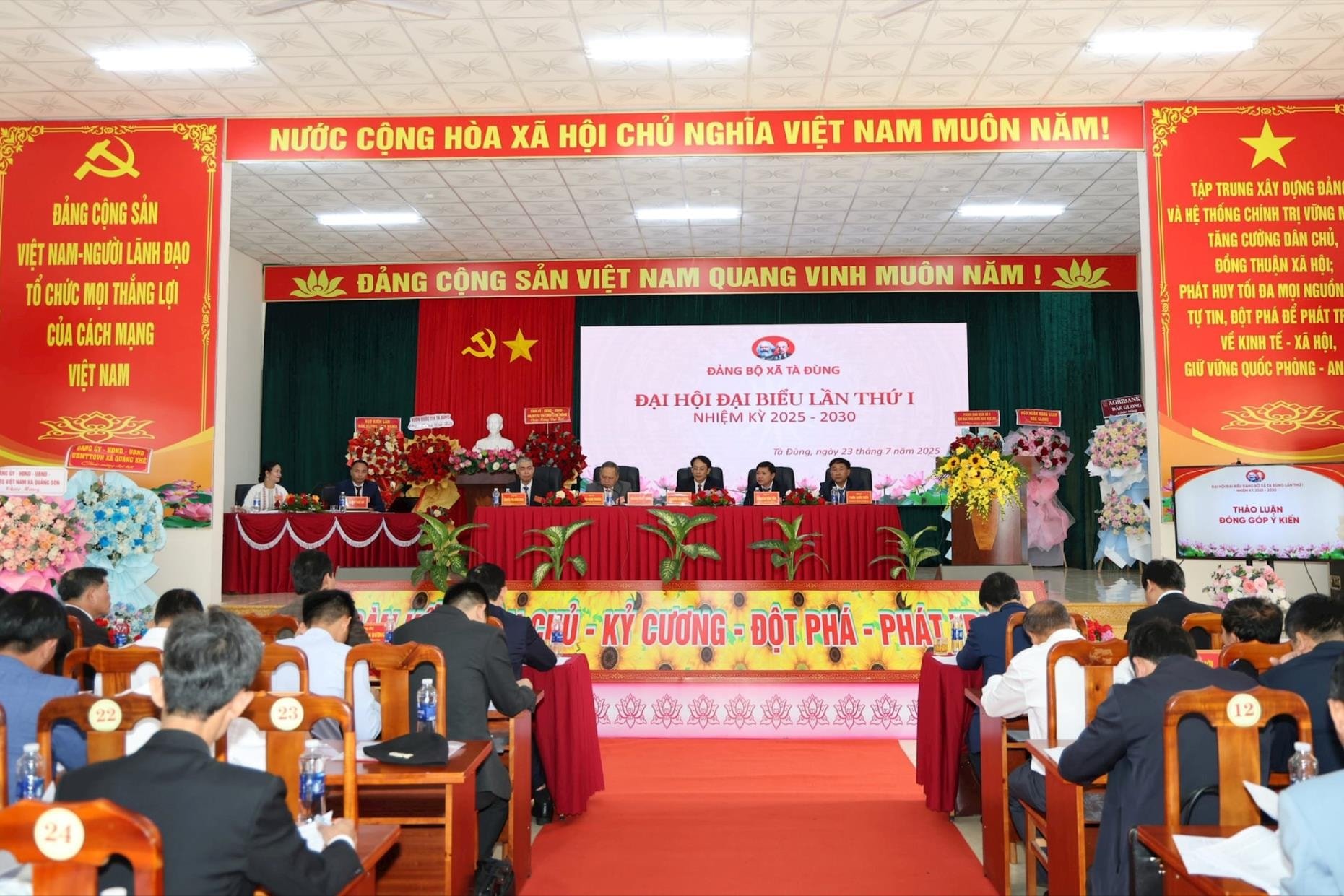 Đại hội Đại biểu xã Tà Đùng lần thứ I, nhiệm kỳ 2025-2030 có 160 đại biểu chính thức đại diện cho 470 đảng viên trong toàn xã
