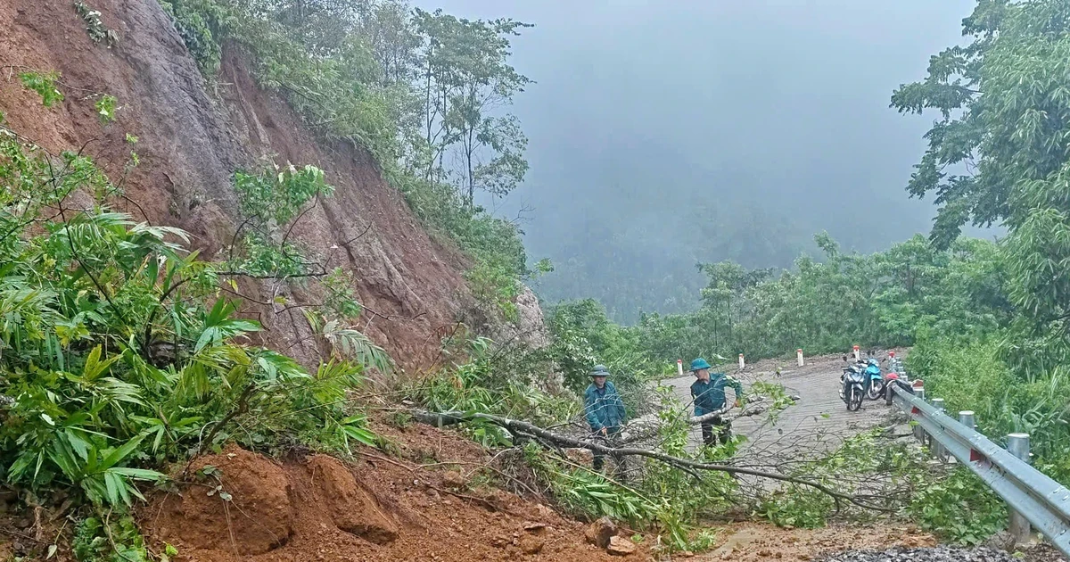 Sau bão là nỗi lo sạt lở đất