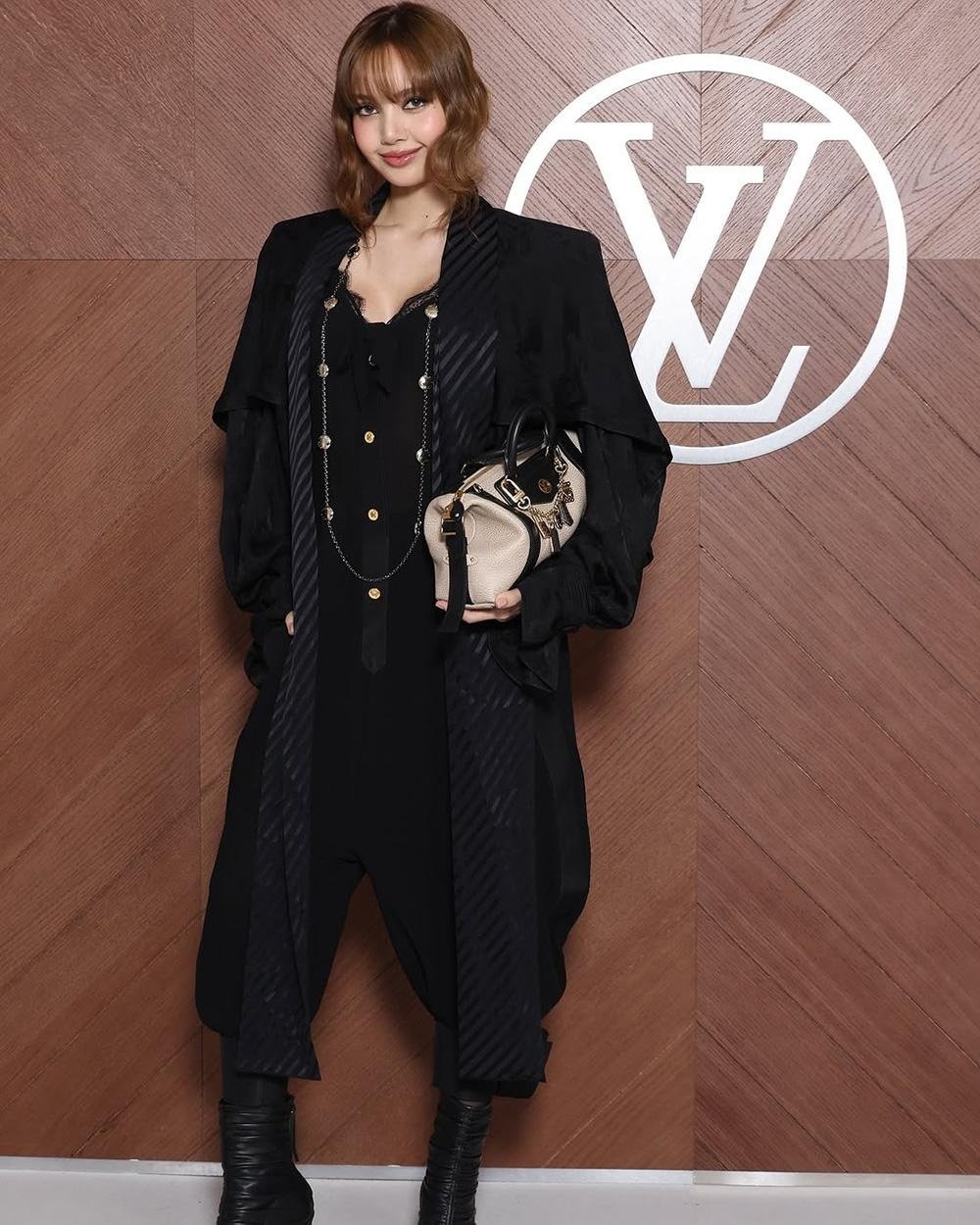 Lisa (Blackpink) gây choáng với bộ sưu tập siêu xe trị giá hơn 76 tỷ đồng - 13