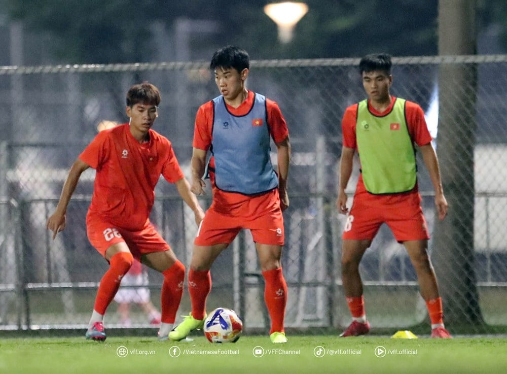 U23 Việt Nam trở lại tập luyện, chuẩn bị cho trận bán kết giải U23 Đông Nam Á - ảnh 2