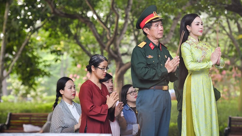 Cảnh trong MV "Còn mãi với non sông". (Ảnh: NVCC)