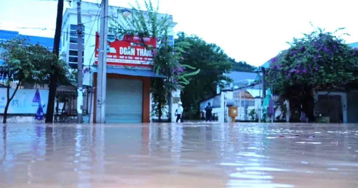 Quân đội tập trung ứng phó khẩn cấp với mưa, lũ ở tỉnh Nghệ An