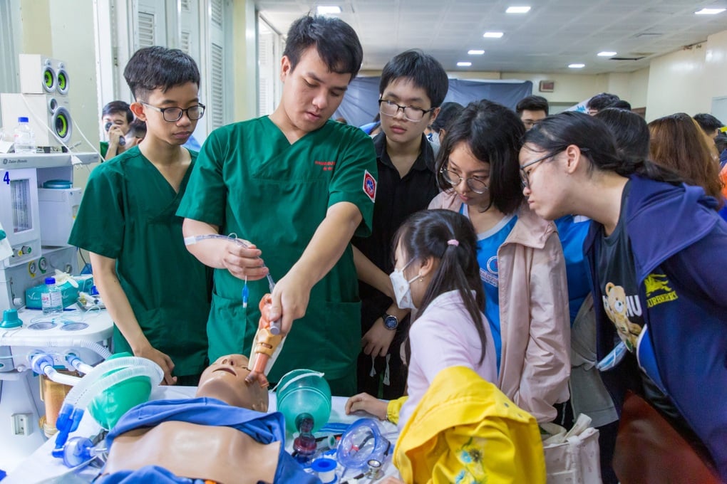 Điểm sàn Đại học Y Dược TPHCM giảm mạnh, lấy từ 17 điểm - 1