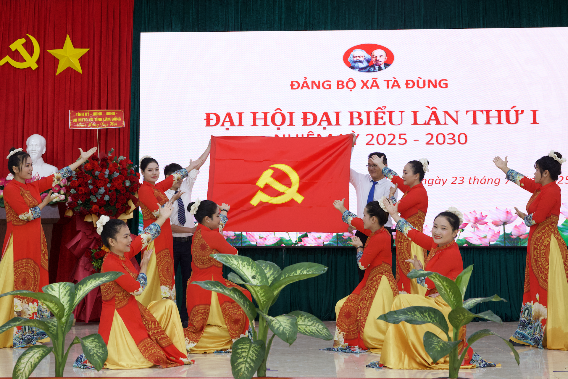 VĂN NGHỆ