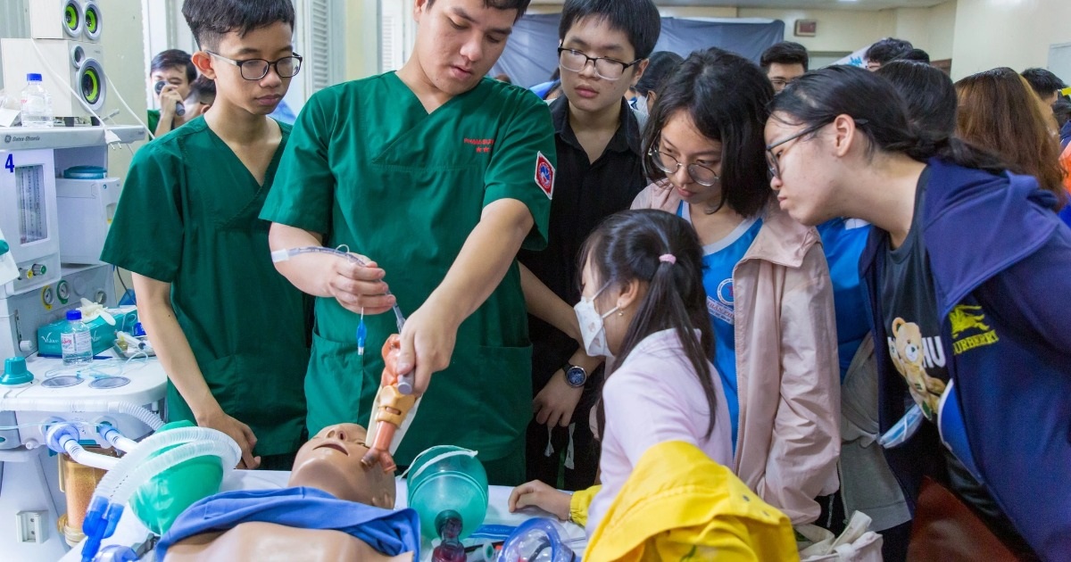 Điểm sàn Đại học Y Dược TPHCM giảm mạnh, lấy từ 17 điểm