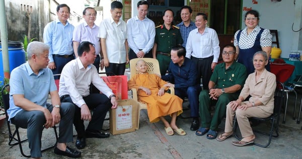 Phó Thủ tướng Trần Hồng Hà thăm, tặng quà gia đình người có công tại Biên Hòa, Đồng Nai nhân dịp 27/7