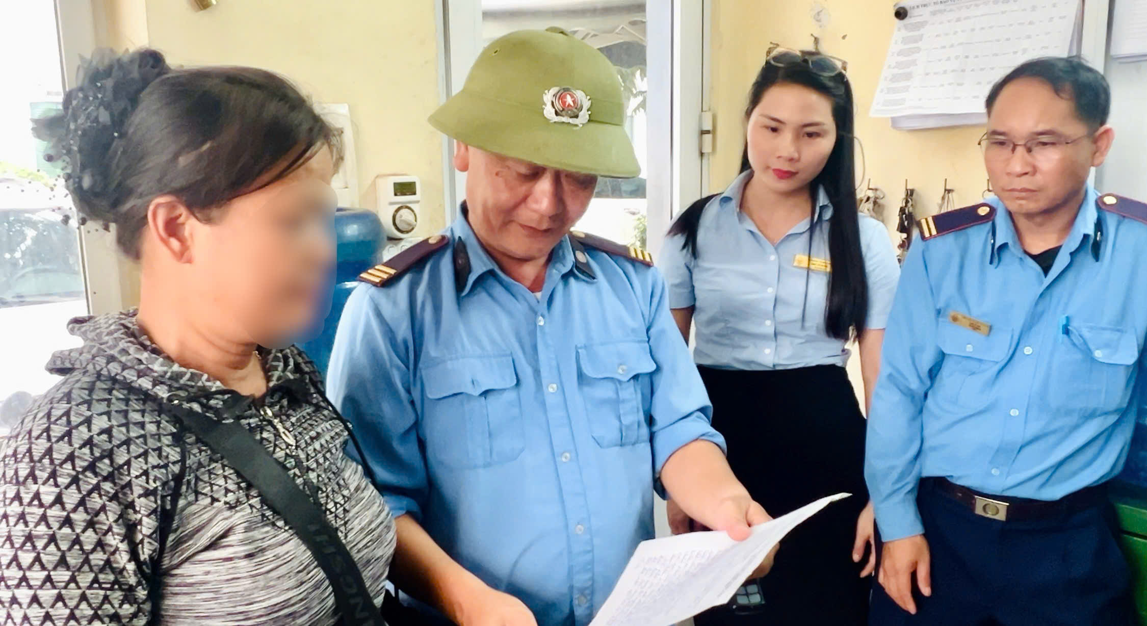 Dàn cảnh 'mồi chài' người bệnh