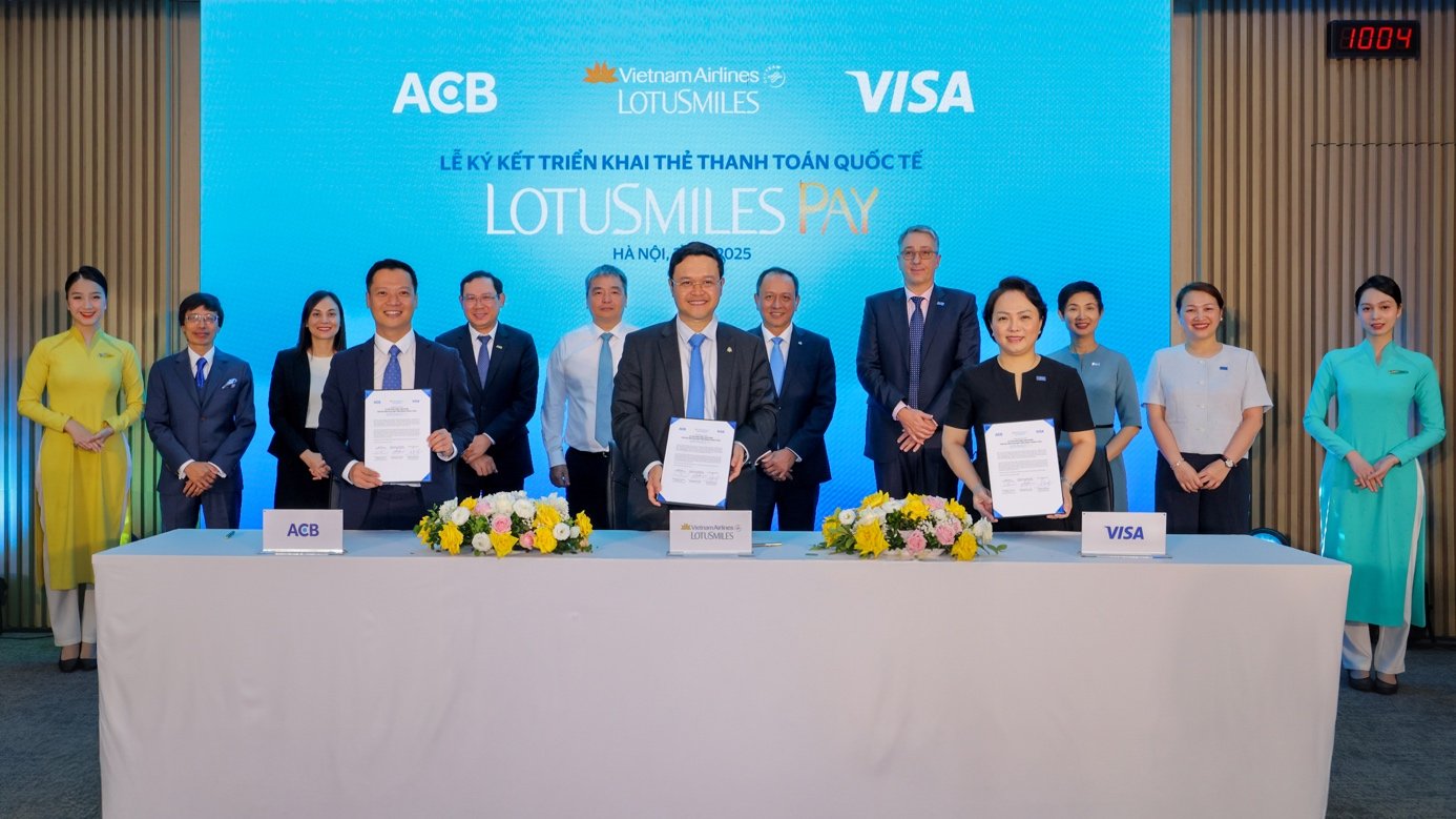 Vietnam Airlines cùng ACB và Visa ra mắt thẻ hội viên tích hợp thanh toán Lotusmiles Pay- Ảnh 1.