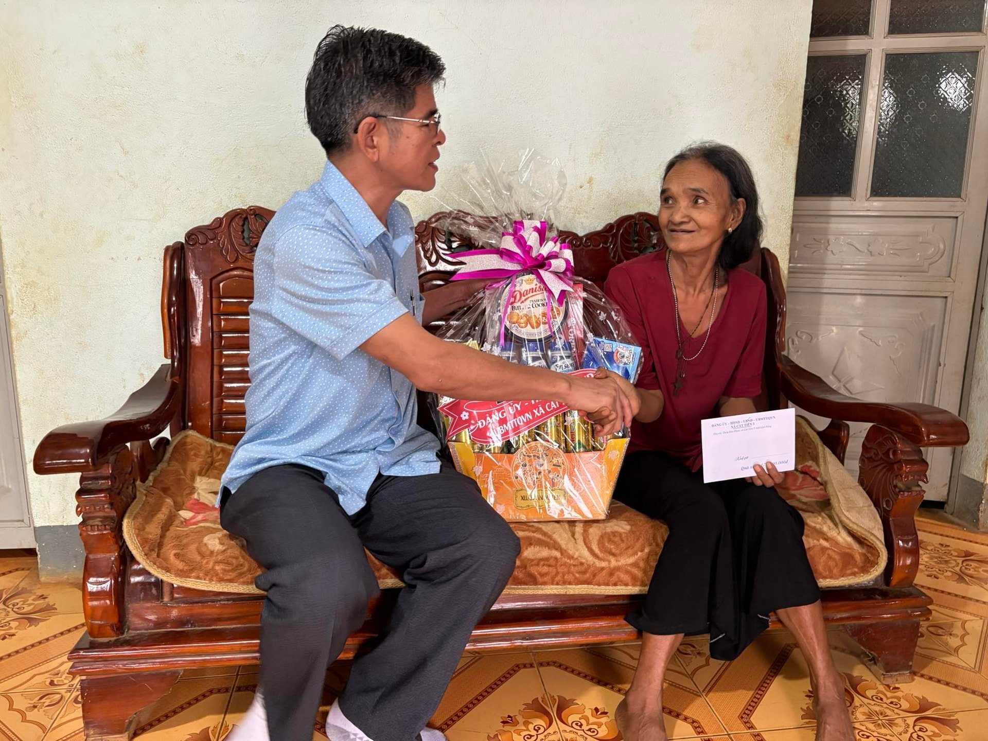 លោក ថាញ់ ២