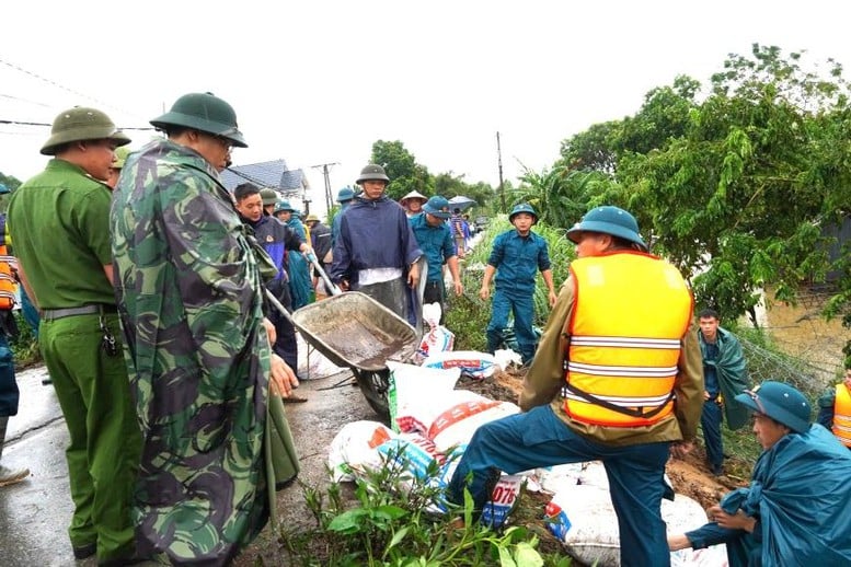 Đảm bảo an toàn đê điều ứng phó với lũ trên sông Cả- Ảnh 1.
