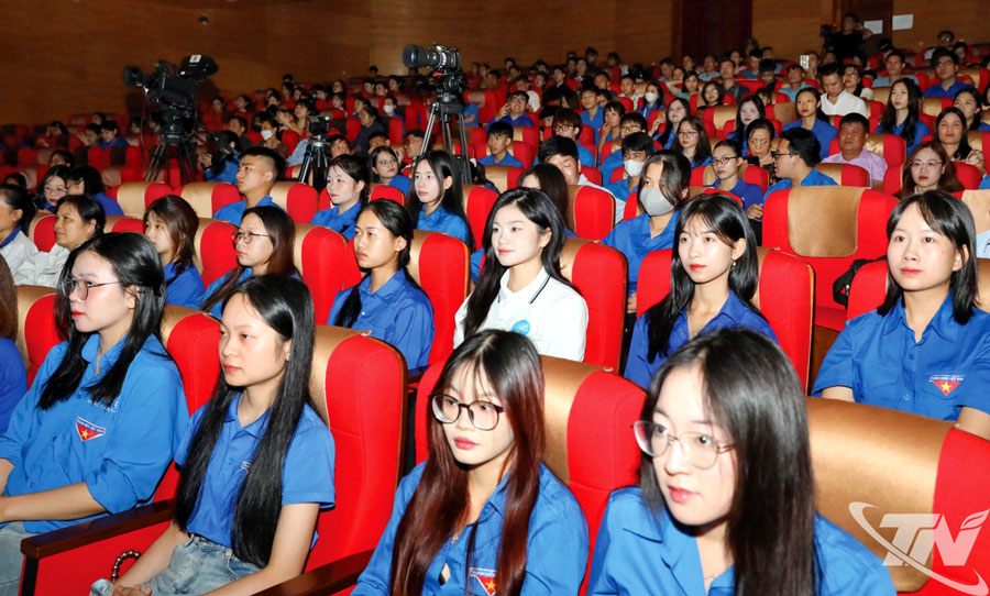 Chương trình thu hút đông đảo khán giả.