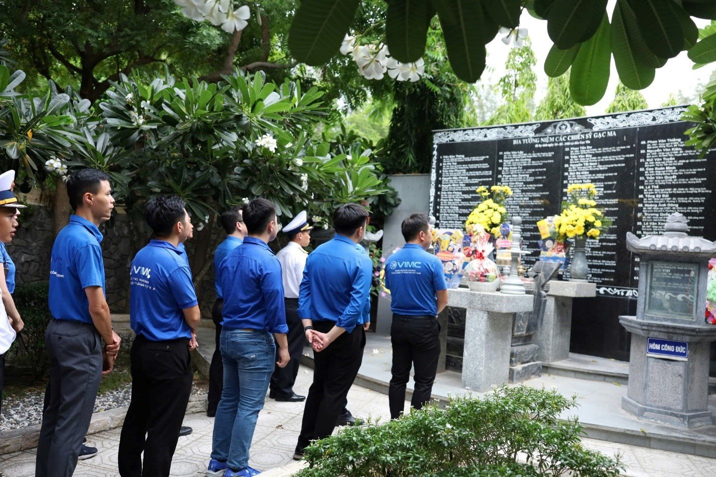 THẾ HỆ TRẺ TƯỞNG NHỚ CHIẾN SỸ GẠC MA