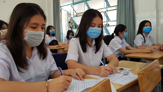 Đừng để đối sánh điểm thi tốt nghiệp THPT kiểu 'cưỡi ngựa… không xem được hoa' - Ảnh 1.