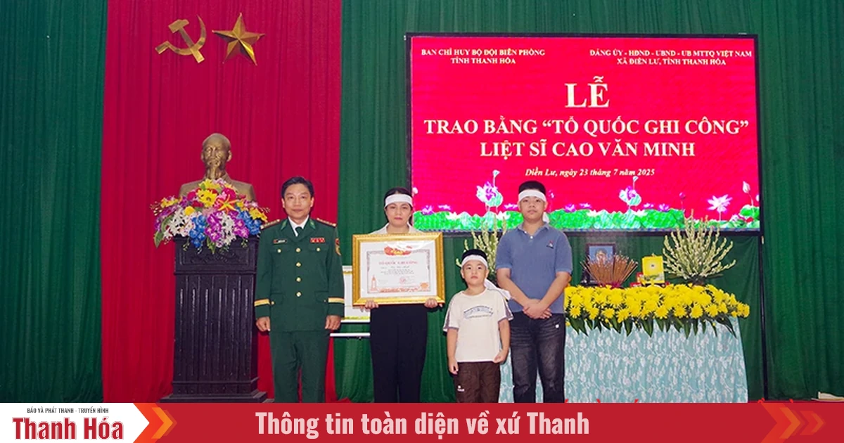 ប្រគល់វិញ្ញាបនបត្រ “ដឹងគុណរបស់មាតុភូមិ” ជូនដល់យុទ្ធជន Cao Van Minh