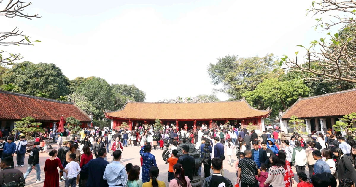Hanoi temporarily suspends entertainment and tourism activities during flood warning period