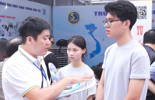 Một trường ĐH quy định điểm học bạ và điểm thi chênh cao nhất 4,98 điểm - Ảnh 1.