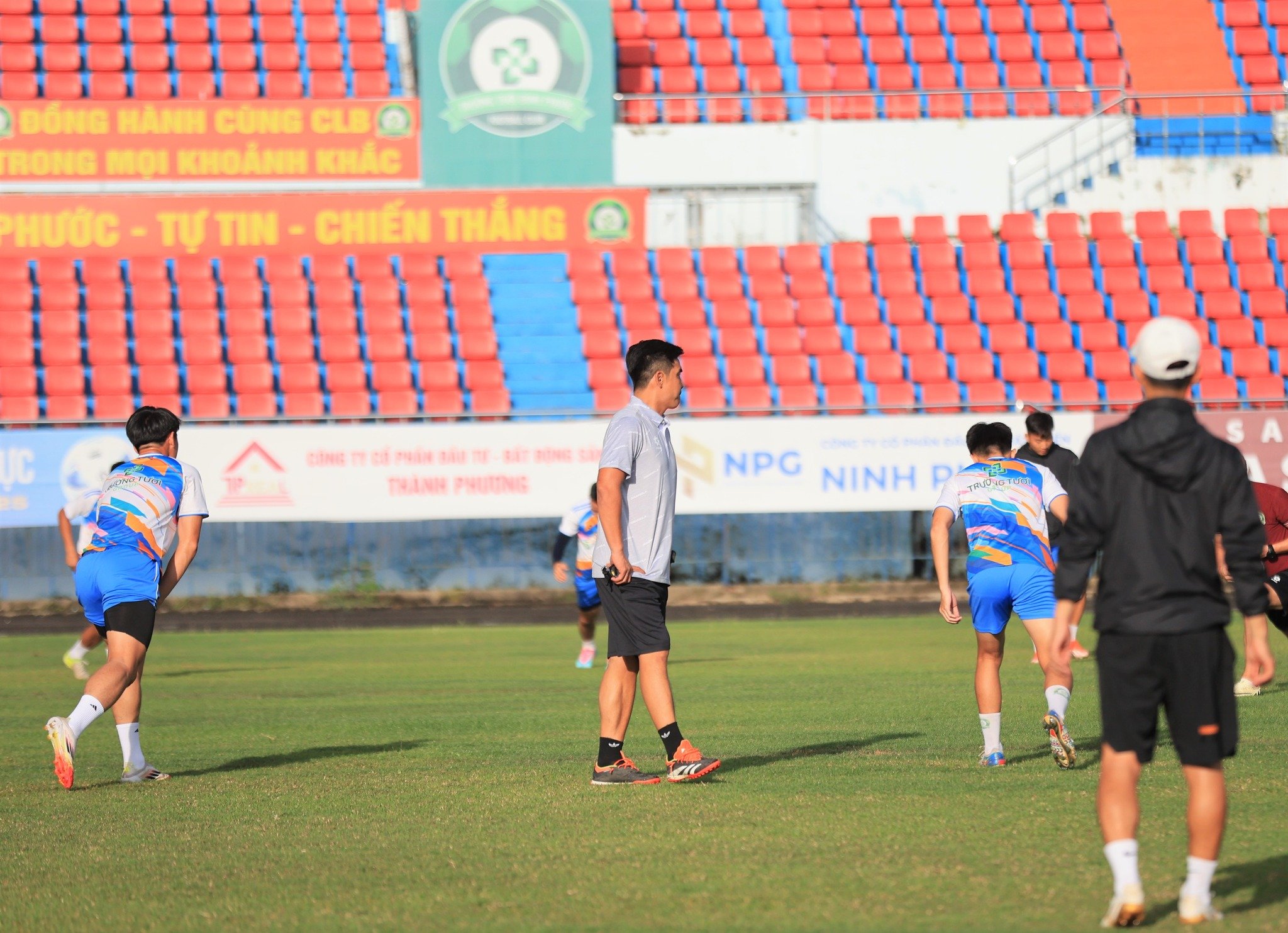 Công Phượng được đồn đá V-League sớm, HLV Việt Thắng 'tậu' 2 sao U.23 Việt Nam- Ảnh 3.