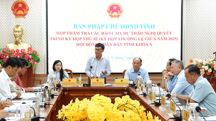 An Giang ស្នើ​ឧបត្ថម្ភ​ការ​ធ្វើ​ដំណើរ និង​ការ​ស្នាក់​នៅ​ដល់​មន្ត្រី​រាជការ​ក្នុង​មួយ​ខែ ៥​លាន​ដុង