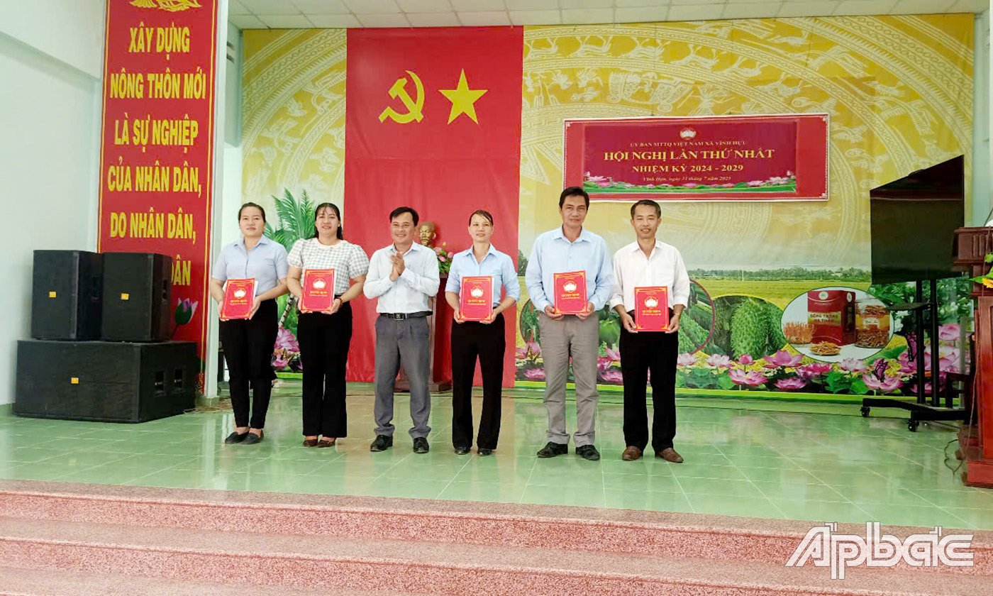 Quyết định công nhận Ủy viên Ủy ban MTTQ Việt Nam xã Vĩnh Hựu gồm 50 Ủy viên và các chức danh trong Ban Thường trực Ủy ban MTTQ Việt Nam xã Vĩnh Hựu 