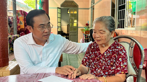 เขตเกียนเติง: เยี่ยมครอบครัวนโยบายทั่วไปในโอกาสวันที่ 27 กรกฎาคม