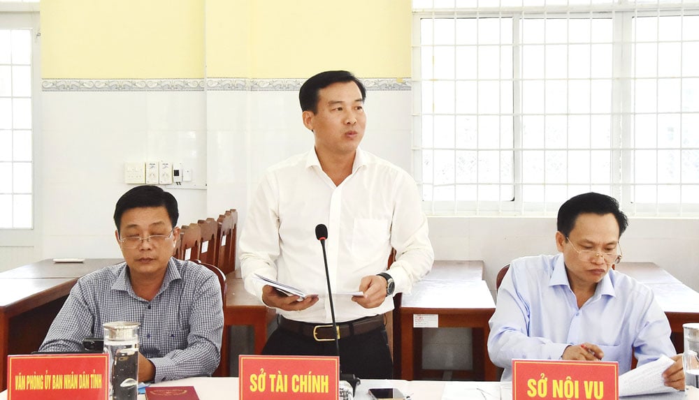 재무부 부국장인 티에우 탄 탄 씨가 912번 도로에 대한 투자에 대해 설명했습니다.