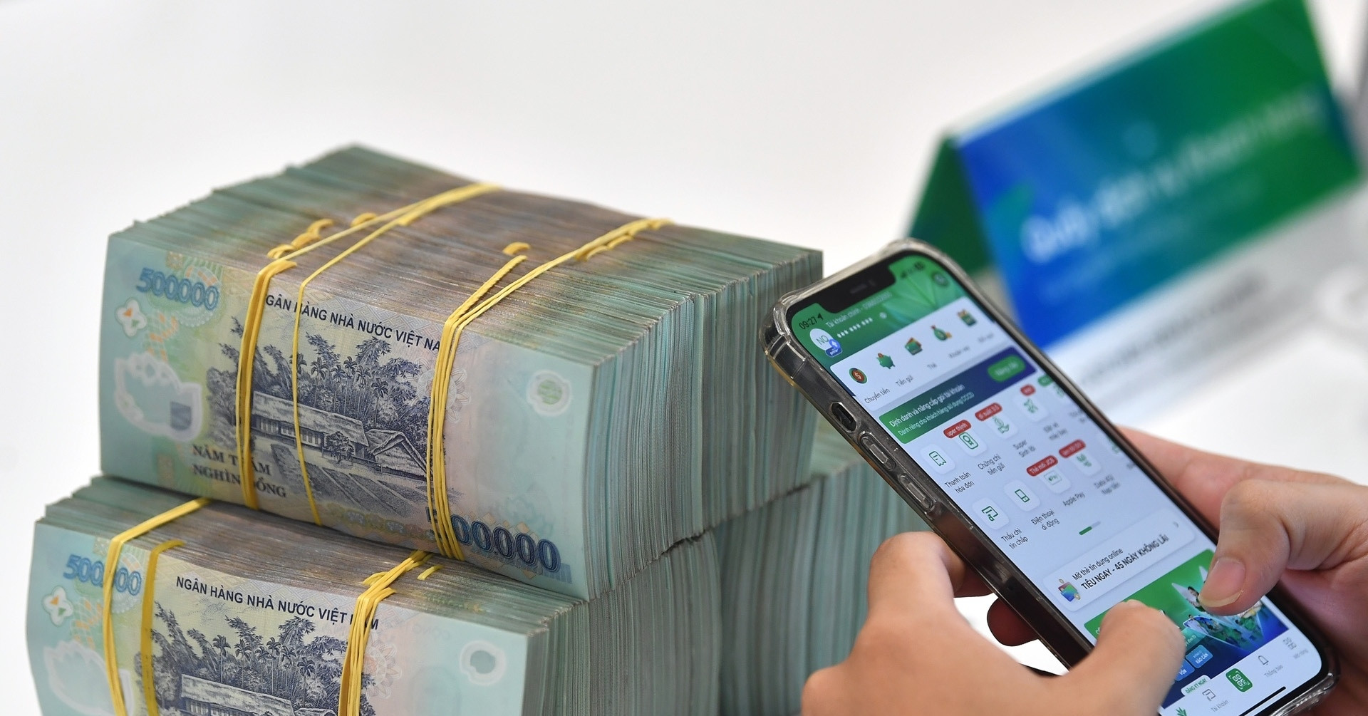 Một ngân hàng lãi đậm từ mua bán chứng khoán, sếp lớn thu nhập gần 5,79 tỷ đồng