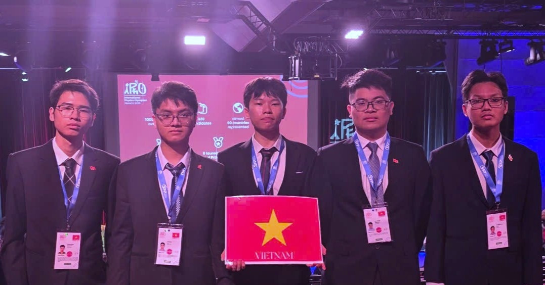 Việt Nam giành 1 HC Vàng, 4 HC Bạc, lọt top 10 Olympic Vật lý quốc tế năm 2025