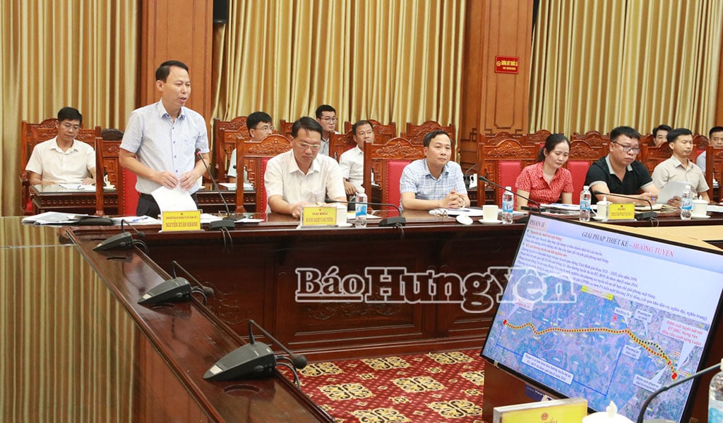 Đồng chí Nguyễn Xuân Khánh, Giám đốc Ban Quản lý Dự án đầu tư xây dựng số 2 tỉnh Hưng Yên phát biểu tại hội nghị.