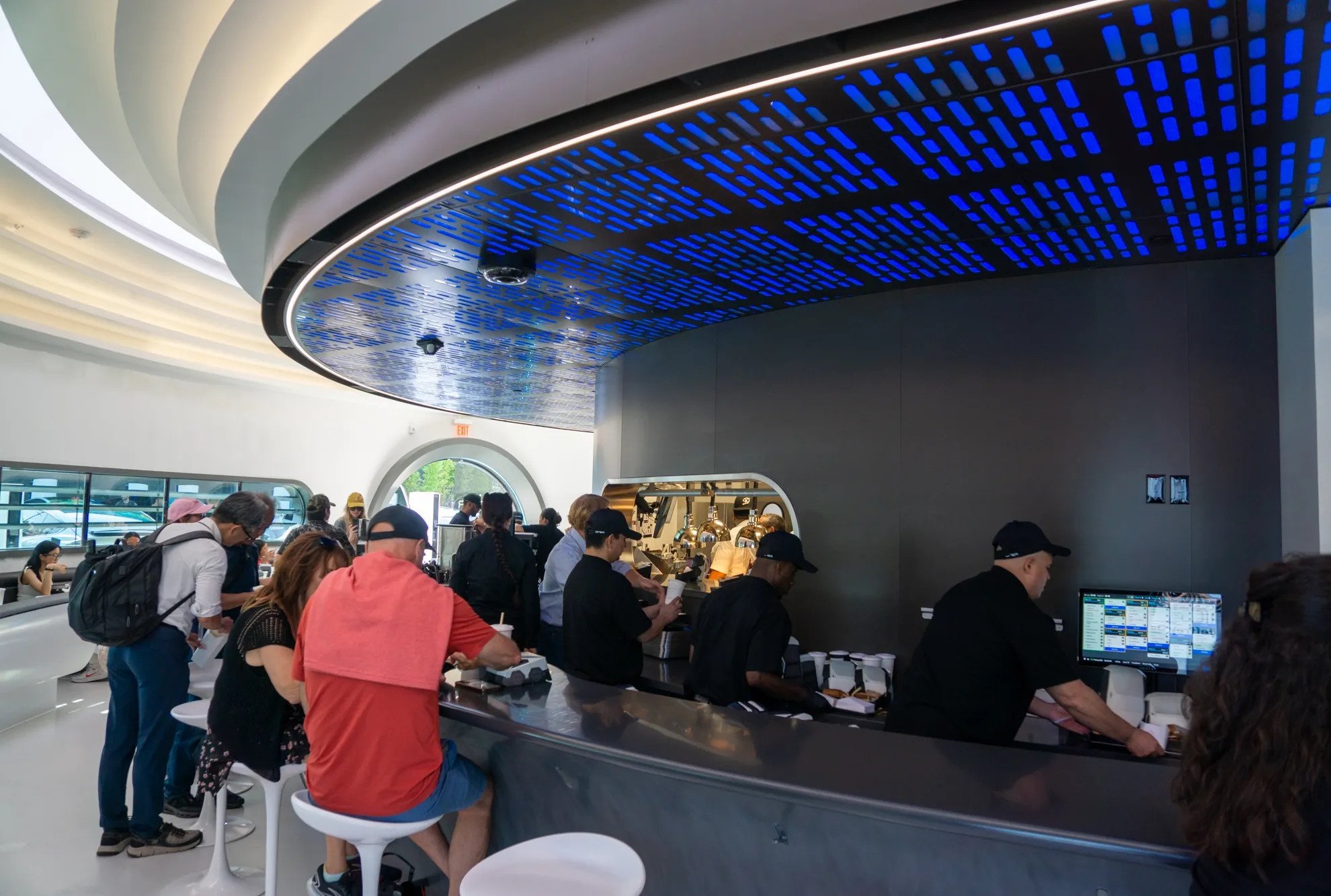 Tesla Diner ra mat anh 3