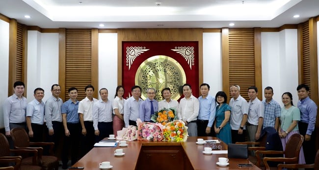 Trao quyết định nghỉ hưu đối với Phó Cục trưởng
Cục Xuất bản, In và Phát hành Phạm Tuấn Vũ - Ảnh 9.