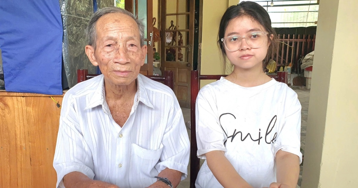 Orphaned female student achieves high score in block C00, dreams of becoming a literature teacher